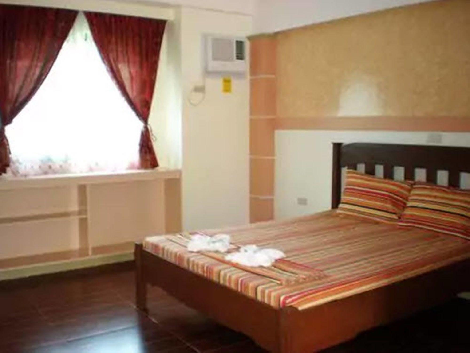 Apartelle De Francesca Puerto Galera Exterior foto