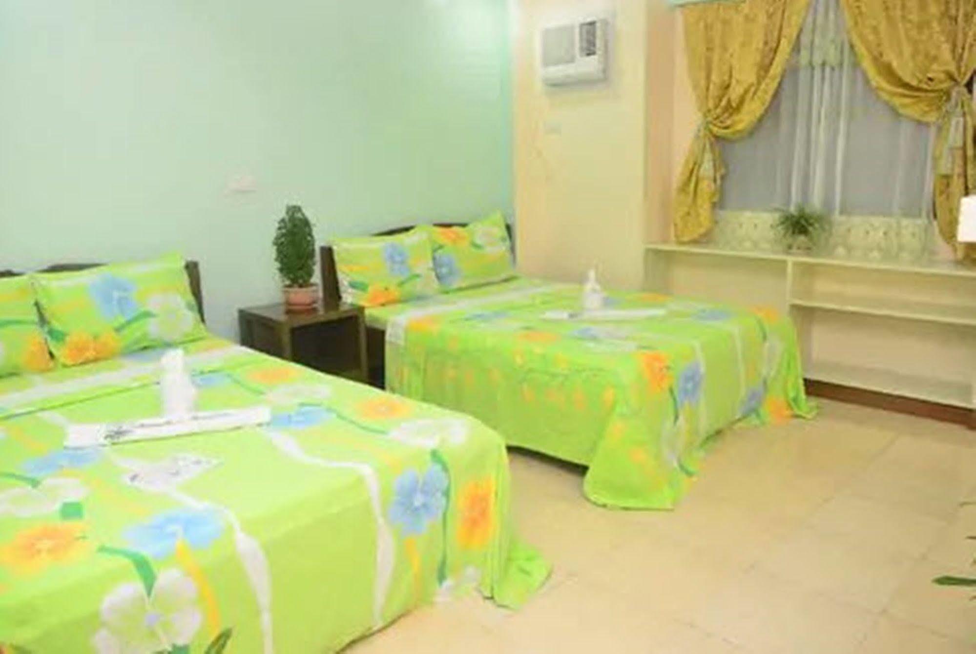 Apartelle De Francesca Puerto Galera Exterior foto