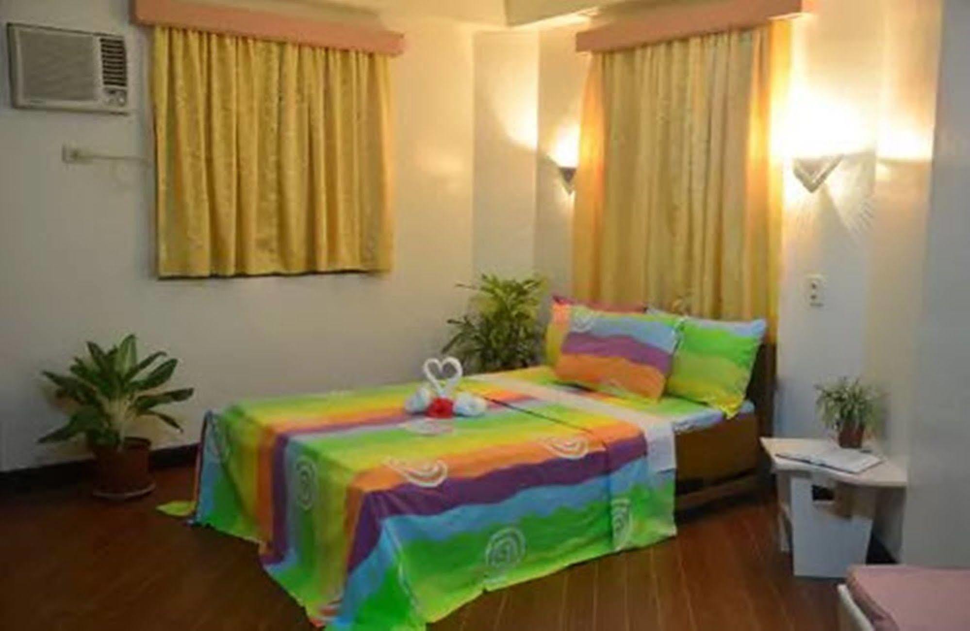 Apartelle De Francesca Puerto Galera Exterior foto